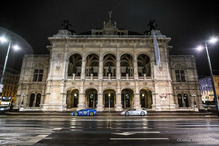 Được phát triển trên nền tảng của xe đua Bugatti EB110 SS, hai chiếc xe đua này đã sở hữu công suất lên đến 670 mã lực, đến từ khối động cơ V12 dung tích 3,5 lít được tăng áp bằng bốn bộ turbo.