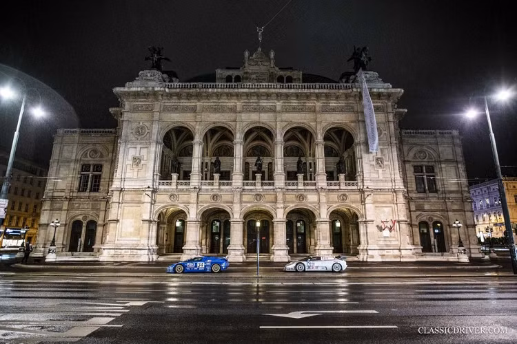 Được phát triển trên nền tảng của xe đua Bugatti EB110 SS, hai chiếc xe đua này đã sở hữu công suất lên đến 670 mã lực, đến từ khối động cơ V12 dung tích 3,5 lít được tăng áp bằng bốn bộ turbo.