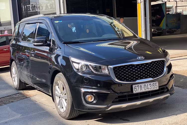 Ở phiên bản cao cấp này, Sedona GATH được trang bị đầy đủ hệ thống an toàn như: chống bó cứng phanh (ABS); hệ thống phân phối lực phanh điện tử (EBD); hệ thống hỗ trợ lực phanh khẩn cấp (BA); hệ thống hỗ trợ khởi động ngang dốc (HAC); hệ thống cân bằng điện tử (ESP); hệ thống ga tự động (Cruise Control); khởi động bằng nút bấm &amp; khóa điện thông minh; khóa cửa xe tự động theo tốc độ; cảm biến hỗ trợ đỗ xe trước; camera lùi. Bên cạnh 6 túi khí, tính năng an toàn cảnh báo làn đường và cảnh báo điểm mù