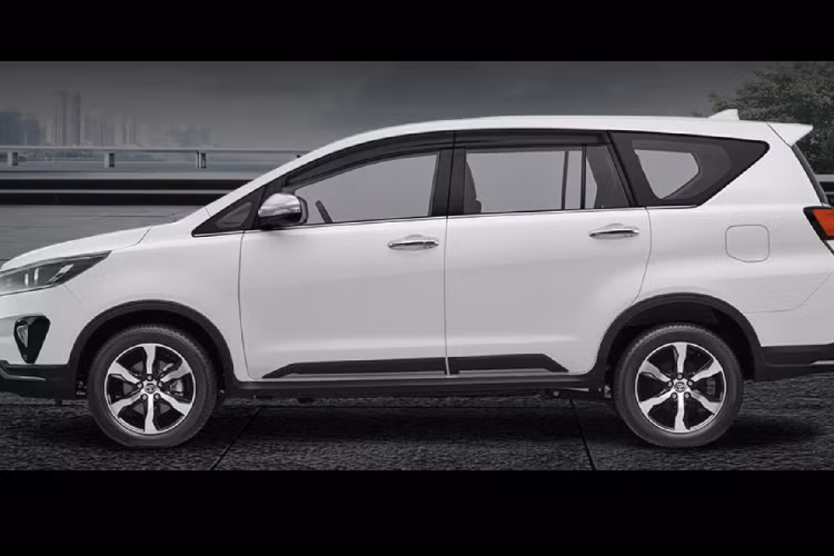 Tổng thể, kích thước của Kijang Innova 2021 mới không thay đổi so với đời trước. Các thông số dài x rộng x cao lần lượt là 4.735 x 1.830 x 1.795 (mm), chiều dài cơ sở đạt 2.750 mm.
