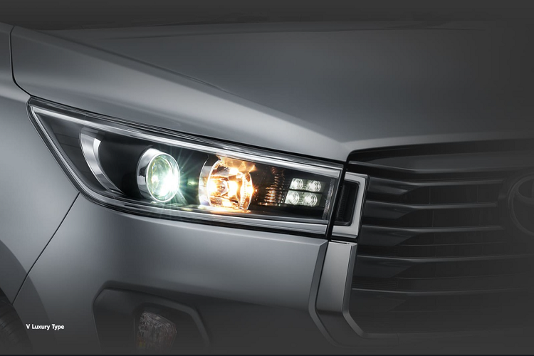 Tiếp theo là động cơ diesel tăng áp 4 xy-lanh 2.4L, sản sinh công suất 146 mã lực tại 3.400 vòng/phút và mô-men xoắn 342 Nm tại 1.200-2.800 vòng/phút. Cả 2 tùy chọn động cơ đều đi kèm hộp số sàn 5 cấp hoặc số tự động 6 cấp.