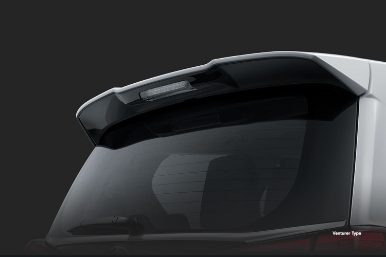 Tại Indonesia, giá xe Toyota Innova 2021 từ 23.000 USD (khoảng 533 triệu đồng), trong khi bản Venturer có giá từ 29.600 USD (khoảng 686 triueej đồng). Tại Đông Nam Á, Indonesia và Việt Nam là 2 thị trường lớn nhất của Innova. Do đó, việc 2 thị trường này đón nhận mẫu MPV sớm hơn cả Ấn Độ là điều có thể hiểu được. Trong bối cảnh Mitsubishi Xpander đang bành trướng thị phần, nâng cấp Innova là việc làm cần thiết của Toyota.