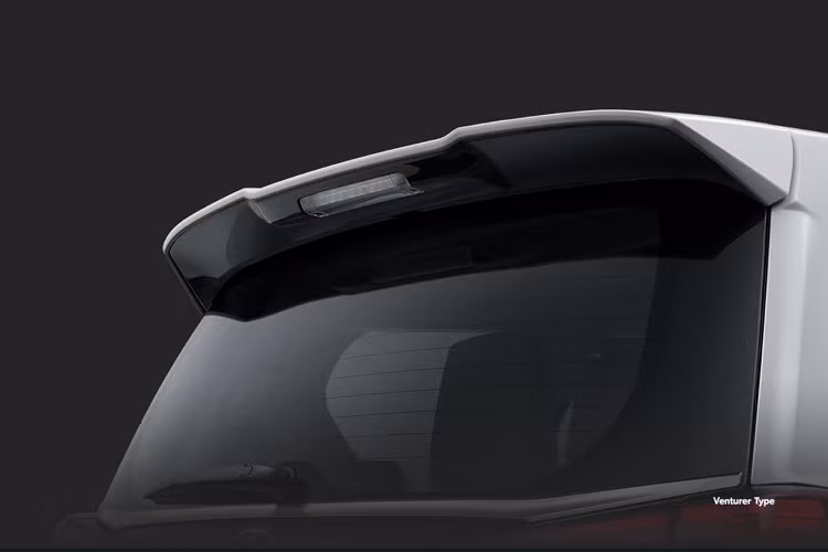 Tại Indonesia, giá xe Toyota Innova 2021 từ 23.000 USD (khoảng 533 triệu đồng), trong khi bản Venturer có giá từ 29.600 USD (khoảng 686 triueej đồng). Tại Đông Nam Á, Indonesia và Việt Nam là 2 thị trường lớn nhất của Innova. Do đó, việc 2 thị trường này đón nhận mẫu MPV sớm hơn cả Ấn Độ là điều có thể hiểu được. Trong bối cảnh Mitsubishi Xpander đang bành trướng thị phần, nâng cấp Innova là việc làm cần thiết của Toyota.