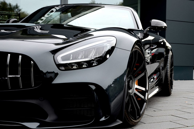 Ngoài việc nâng cấp bộ mâm xe mới, phần “more” trong tên hãng độ mang đến cho chiếc Mercedes-AMG GT R Roadster mới này ba gói nâng cấp hiệu năng khác nhau.