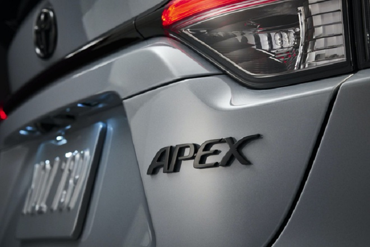 Về ngoại thất, Corrola Apex Edition 2021 sẽ mang tới sự khác biệt và thể thao hơn hẳn so với các phiên bản khác nhờ bộ body-kit hầm hố mới màu đen kết hợp các chi tiết trang trí màu đồng. Bên cạnh đó, là một chiếc xe thể thao đường phố.