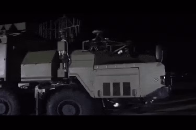 Lực lượng phòng không Armenia được biên chế ít nhất 4 đơn vị tên lửa phòng không tầm xa S-300PM, mỗi đơn vị gồm hai tiểu đoàn trang bị 8 xe phóng với 32 quả đạn có tầm bắn 150 km trong trạng thái sẵn sàng chiến đấu.