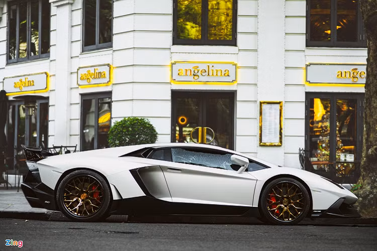 Nổi bật là chiếc Lamborghini Aventador độ bodykit của phiên bản kỷ niệm LP720-4 50 Anniversario. Siêu bò này xuất hiện lần đầu tại Hà Nội vào năm 2018. Chiếc Aventador này được đưa vào TP.HCM, Bạc Liêu và sau đó trở lại Hà Nội.