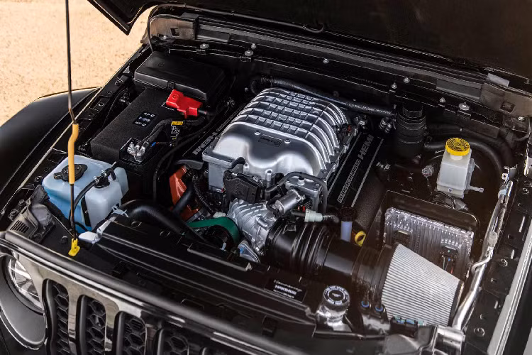 Hennessey đã tháo bỏ khối động cơ V6 Penastar 3.6 lít có công suất 285 mã lực và momen xoắn cực đại 352 Nm của Gladiator. Thay vào đó hãng độ này đã lắp động cơ Hellcat V8 6,2 lít siêu nạp vào để thay thế.