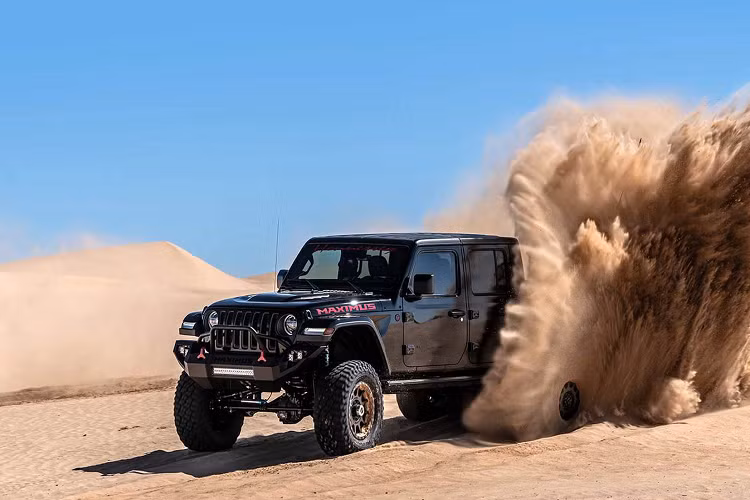 Ở Việt Nam, phiên bản Launch Edition này được nhập khẩu bởi một doanh nghiệp tư nhân với giá 3,7 tỷ đồng năm ngoái.