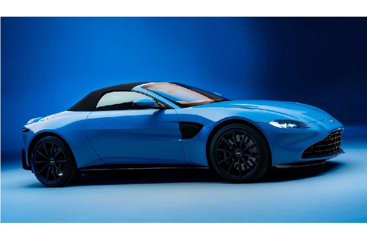 Với khối động cơ V8 4.0 lít Tăng áp kép tương tự như biến thể coupe, Aston Martin Vantage Roadster 2021 sản sinh ra công suất 503 mã lực và lượng mô-men xoắn cực đại 685 Nm. Sức mạnh này được truyển tải xuống trục bánh sau thông qua hộp số tự động ZF 8 cấp, cho phép Vantage Roadster tăng tốc từ 0 lên 96 km/h chỉ trong vỏn vẹn 3,7 giây – thay vì 3,5 giây trên phiên bản coupe.