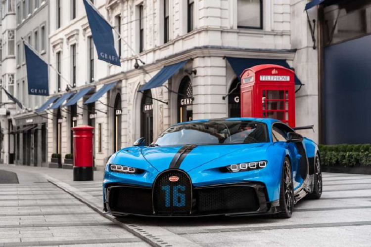 H.R. Owen đã tổ chức một sự kiện độc quyền để giới thiệu siêu phẩm Bugatti Chiron Pur Sport mới. Đây là chiếc hypercar có số lượng giới hạn chỉ 60 chiếc trên toàn thế giới, siêu phẩm này sở hữu một loạt cải tiến công nghệ cho khung gầm, hộp số và động cơ so với Chiron "thường".