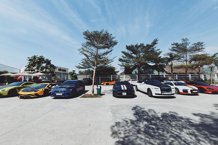 Có hơn 12 chiếc siêu xe tham dự vào buổi họp mặt của đoàn Car Passion vào đầu năm 2020 này. Trong năm Canh Tý, các thành viên Car Passion sẽ có nhiều hành trình siêu xe rất ý nghĩa. Nổi bật nhất là vào tháng 10/2020, đoàn sẽ cùng với các thành viên Gia Lai Team bay từ Mỹ về Việt Nam và còn mang các siêu xe về nước để thực hiện hành trình Asean Rally 2020 đi qua 3 nước bạn là Lào, Thái Lan và Campuchia.