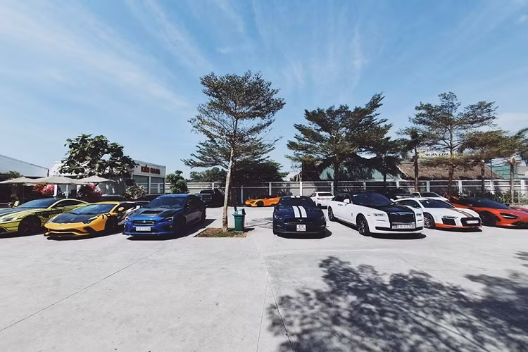 Có hơn 12 chiếc siêu xe tham dự vào buổi họp mặt của đoàn Car Passion vào đầu năm 2020 này. Trong năm Canh Tý, các thành viên Car Passion sẽ có nhiều hành trình siêu xe rất ý nghĩa. Nổi bật nhất là vào tháng 10/2020, đoàn sẽ cùng với các thành viên Gia Lai Team bay từ Mỹ về Việt Nam và còn mang các siêu xe về nước để thực hiện hành trình Asean Rally 2020 đi qua 3 nước bạn là Lào, Thái Lan và Campuchia.