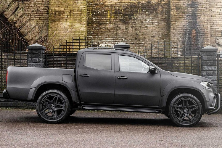 Nói một cách công bằng, gọi X-Class là bán tải “sang trọng” có thể là hơi quá cường điệu. Sản phẩm chết yểu của Mercedes-Benz đã nhận nhiều lời chỉ trích nhiều vì hiệu suất yếu, cũng như việc sử dụng nhiều vật liệu hạng hai trong cabin. Cân nhắc tất cả chuyện này, không hề bất ngờ khi công ty gốc Stuttgart, Đức quyết định “chém” X-Class.