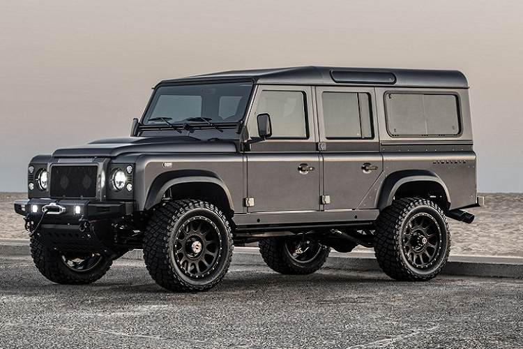 Dự án này thuộc bộ sưu tập "Summit Series" mới của Himalaya, biểu tượng off-road của Land Rover Defender địa hình được trang bị động cơ siêu nạp LT4 V8 sản sinh công suất 650 mã lực - mạnh hơn mọi bản độ Defender trước đây của Himalaya.