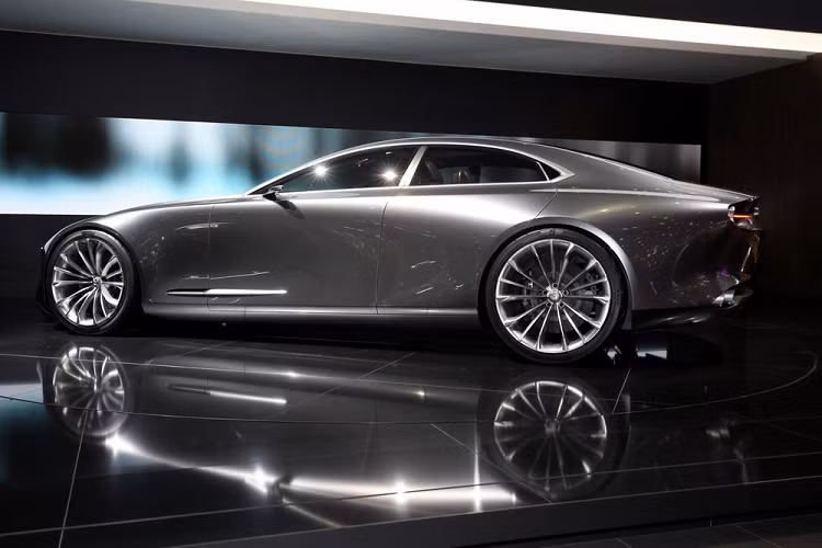 Hiện chưa rõ Mazda6 thế hệ mới sẽ dùng động cơ nào. Tuy nhiên, theo Car&amp;Driver, mẫu sedan cỡ trung này sẽ được trang bị động cơ Skyactiv-X 6 xi-lanh thẳng hàng và hệ thống mild hybrid 48 V. Nếu điều này là đúng sự thật thì Mazda6 2023 hứa hẹn sẽ tiết kiệm nhiên liệu hơn nhiều so với thế hệ cũ.