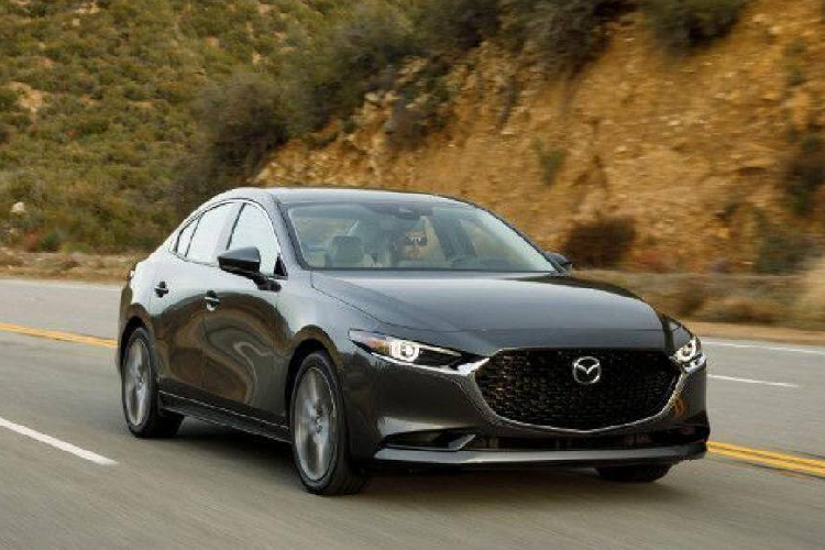 Bên trong mẫu xe concept này là không gian nội thất 4 chỗ. Dự đoán, Mazda6 2023 sẽ thực dụng hơn với nội thất 5 chỗ.