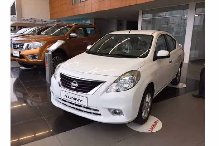 Hệ thống an toàn trên xe tương đối đầy đủ so với các mẫu xe cùng phân khúc gồm: hệ thống chống bó cứng phanh ABS, phân bổ lực phanh theo tải trọng EBD, hỗ trợ phanh khẩn cấp BAS, 2 túi khí cho hàng ghế trước. Cấu trúc thân xe Zone Body nổi tiếng của Nissan được các tổ chức an toàn quốc tế đánh giá cao. Với giá xe Nissan Sunny cũ hiện khoảng 300 – 350 triệu đồng tùy đời xe, Nissan Sunny XV đời 2013 – 2015 số tự động là lựa chọn hợp lý với những gia đình muốn tiết kiệm chi phí.