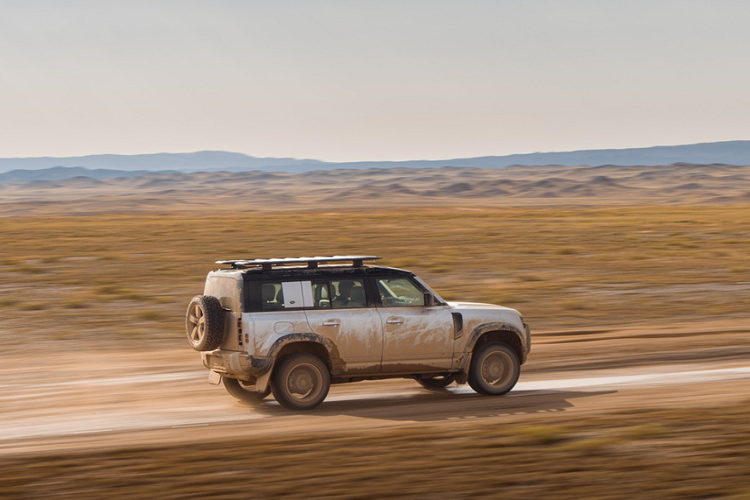 Mẫu 4x4 có 16 mô-đun điện tử có thể được cập nhật ở mọi nơi trên thế giới, sử dụng công nghệ lưu trữ đám mây từ CloudCar để cung cấp khả năng cá nhân hóa, nội dung và các dịch vụ. 