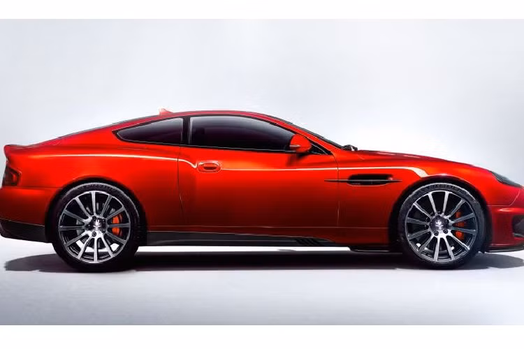 Tiếp theo, nhân vật chính của siêu xe Aston Martin Callum Vanquish 25 là khối động cơ V12 5.9 lít hút khí tự nhiên, với mỗi phần mềm nhận, trục cam và sửa đổi hệ thống xả để tăng công suất lên mức 580 mã lực. Xe cũng được trang bị hệ thống nạp bằng sợi carbon và được bọc da. Ba tùy chọn hộp số đi kèm là hộp số tự động 6 cấp hiện đại, hộp số sàn thông thường hoặc hộp số tự động nguyên bản của Vanquish.