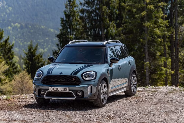Theo thông tin ô tô, chiếc crossover Mini Countryman 2021 facelift mới nâng cấp đã được vén màn và sẵn sàng vào tay người dùng trong thời gian tới.