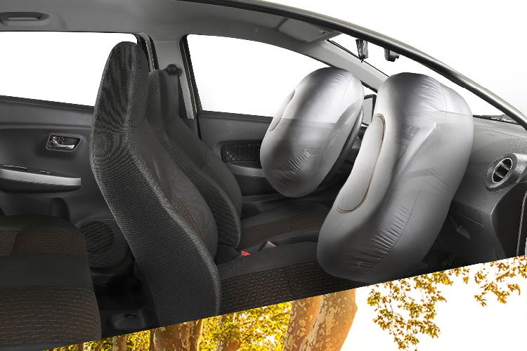 Khối động cơ 1 lít 3 xi-lanh quen thuộc này cho công suất đạt mức 65 mã lực cùng mô-men xoắn 89 Nm. Các lựa chọn hộp số vẫn không có gì thay đổi, bao gồm bản số sàn 5 cấp hoặc số tự động 4 cấp.