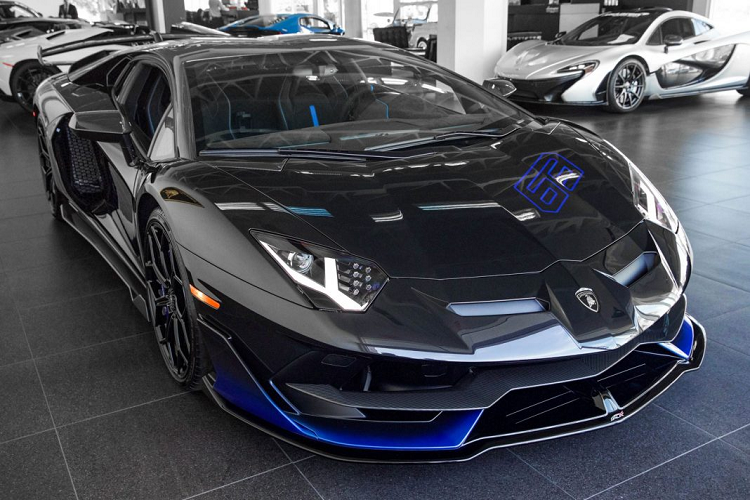 Khác biệt lớn nhất của SVJ đối với những dòng siêu xe Lamborghini Aventador khác là bộ cánh gió và cản xe được tích hợp công nghệ ALA thế hệ thứ 2 của Lamborghini. Hệ thống khí động học chủ động này là chìa khóa tạo nên kỷ lục vòng chạy tại Nurburgring (Đức) cho mẫu xe này.