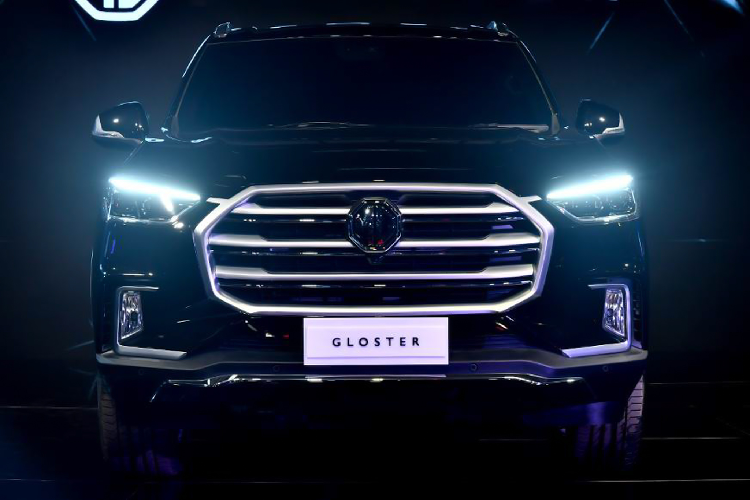 MG Gloster sẽ được trang bị nhiều hệ thống an toàn chủ động khá hiện đại như: Cảnh báo chệch làn đường, cảnh báo va chạm và nhiều hơn thế. Dự kiến giá xe MG Gloster 2020 tại Ấn Độ sẽ rơi vào khoảng 3.000.000 - 4.000.000 Rupee Ấn Độ (tương đương với 920 – 1,2 tỷ đồng).