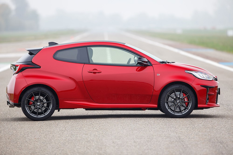 Theo trang tin Headlightmag, mẫu xe thể thao Toyota GR Yaris 2021 sẽ được mang đến trưng bày trong triển lãm Thailand International Motor Expo 2020 diễn ra tại thủ đô Bangkok của Thái Lan vào tháng 12 tới đây. Cũng tại sự kiện này, hãng Toyota sẽ nhận đặt hàng dành cho phiên bản hiệu suất cao của dòng hatchback hạng B Yaris.