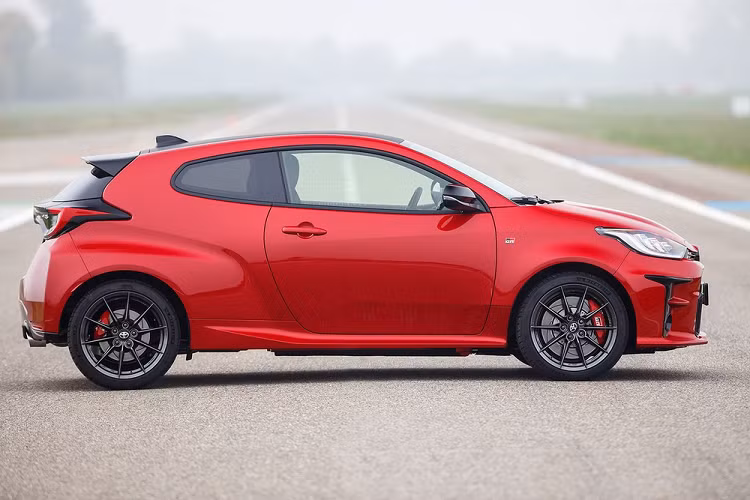 Theo trang tin Headlightmag, mẫu xe thể thao Toyota GR Yaris 2021 sẽ được mang đến trưng bày trong triển lãm Thailand International Motor Expo 2020 diễn ra tại thủ đô Bangkok của Thái Lan vào tháng 12 tới đây. Cũng tại sự kiện này, hãng Toyota sẽ nhận đặt hàng dành cho phiên bản hiệu suất cao của dòng hatchback hạng B Yaris.