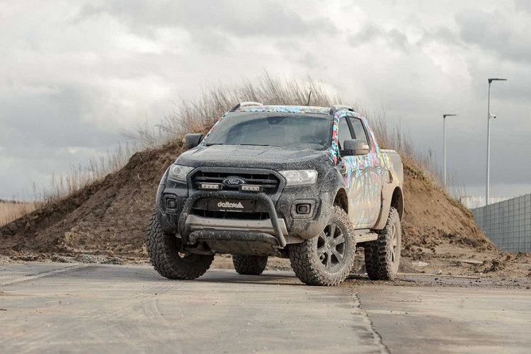 Cuối cùng, bộ thanh bảo vệ trước tích hợp đèn LED có giá 1.160 Euro (30 triệu đồng).