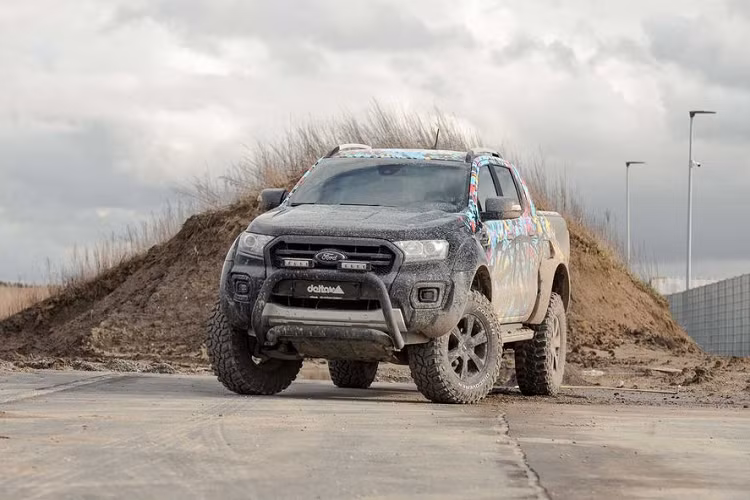 Cuối cùng, bộ thanh bảo vệ trước tích hợp đèn LED có giá 1.160 Euro (30 triệu đồng).