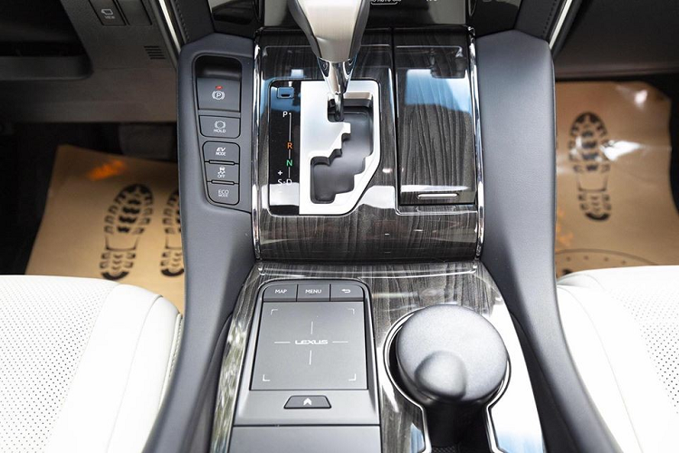 Xe tăng tốc từ vị trí xuất phát lên 100 km/h trong thời gian 10,5 giây trước khi đạt tốc độ tối đa 180 km/h. Mức tiêu thụ nhiên liệu trung bình theo công bố của nhà sản xuất là 6,4 lít/100 km.