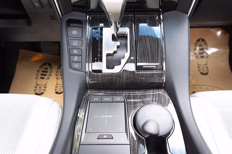 Xe tăng tốc từ vị trí xuất phát lên 100 km/h trong thời gian 10,5 giây trước khi đạt tốc độ tối đa 180 km/h. Mức tiêu thụ nhiên liệu trung bình theo công bố của nhà sản xuất là 6,4 lít/100 km.