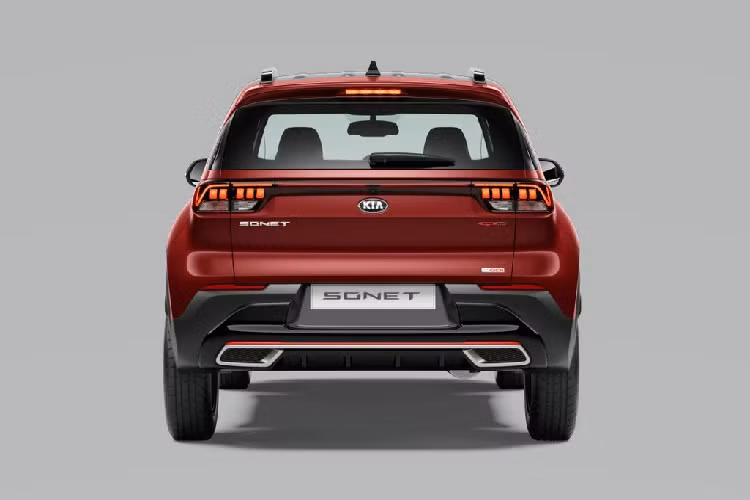 Phần đầu xe nổi bật với lưới tản nhiệt mũi hổ đặc trưng của Kia, đèn pha LED bóng bẩy, và dải đèn LED chiếu sáng ban ngày có tạo hình giống như nhịp tim. Vẻ ngoài trẻ trung của Sonet còn được xác định bởi thiết kế và kết cấu cột C độc đáo, cửa kính hậu bo tròn, cụm đèn hậu LED cũng có kiểu dáng giống như nhịp tim, và bộ mâm xe hợp kim 16 inch cắt pha lê.