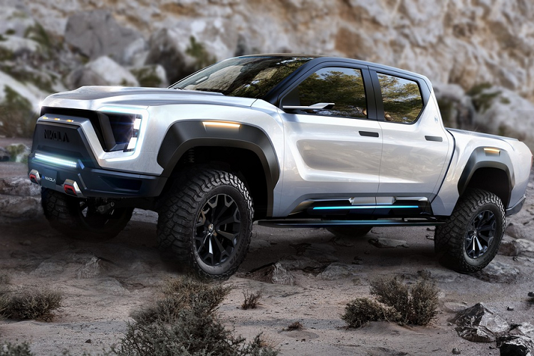 Ở bên trong, khoang lái của Badger được xây dựng theo hướng hiện đại. Xe được trang bị 2 màn hình, một màn hình làm chức năng bảng đồng hồ. Tuy nhiên, màn hình này không hiển thị kiểu hiện đại mà mô phỏng lại đồng hồ truyền thống. Còn lại là màn hình thông tin giải trí cỡ lớn.