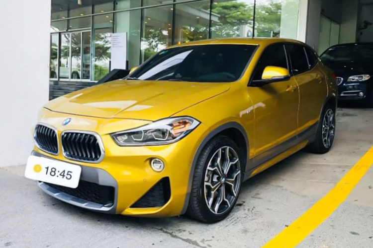 Mẫu crossover hạng sang cỡ nhỏ - BMW X2 (F39) từng được THACO BMW “chào sân” thị trường Việt tại sự kiện BMW Joyfest năm 2018. Tại thời điểm đó, giá xe BMW X2 bán ra là 2,139 tỷ đồng cho phiên bản sDrive20i với gói trang bị M-Sport thể thao, X2 trở thành mẫu xe có giá bán cao trong phân khúc.