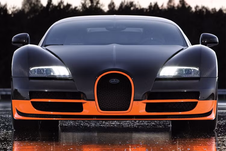 Veyron Super Sport ở vị trí ngôi vương không lâu thì bị Hennessey Venom GT và Koenigsegg Agera RS soán ngôi. Vào năm 2017, mẫu xe kế nhiệm Veyron là Chiron đã lập kỷ lục tăng tốc 0-100 km/h chỉ trong 41,96 giây. Năm 2019, Chiron xác lập kỷ lục tốc độ 490 km/h và vượt qua Koenigsegg Agera RS để trở thành siêu xe nhanh nhất thế giới.