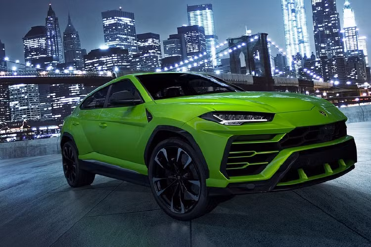 Trước lúc Lamborghini công bố sự nâng cấp này, đại lý Lamborghini Newport Beach đã có cơ hội sở hữu chiếc SUV Lamborghini Urus 2020 với màu sơn cam và hiện tại vẫn là chiếc Urus duy nhất trên thế giới có màu sơn này.