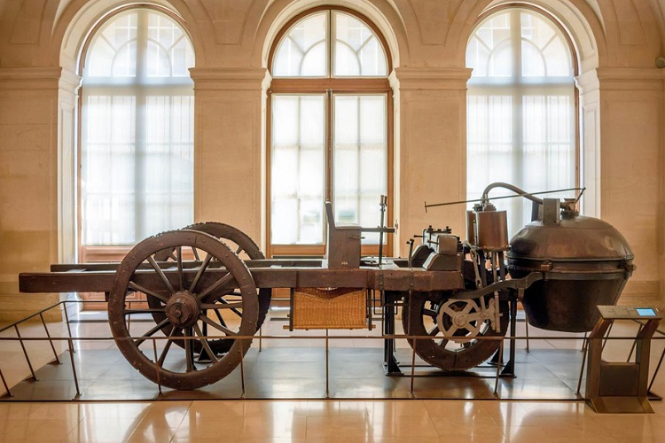 Hiện nay chiếc xe fardier à vapeur 1769 của Cugnot vẫn còn tồn tại và đang được trưng bày tại viện bảo tàng Musée des Arts et Métiers ở Pháp. Nó là một nhân chứng lịch sử về một thời đại đã qua, và cho thấy con người đã sáng chế một phương tiện cơ giới hóa từ cách đây hơn 250 năm. Fardier à vapeur 1769 hiện đang được trưng bày tại một viện bảo tàng ở Pháp