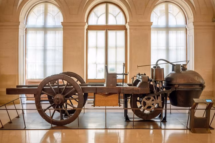 Hiện nay chiếc xe fardier à vapeur 1769 của Cugnot vẫn còn tồn tại và đang được trưng bày tại viện bảo tàng Musée des Arts et Métiers ở Pháp. Nó là một nhân chứng lịch sử về một thời đại đã qua, và cho thấy con người đã sáng chế một phương tiện cơ giới hóa từ cách đây hơn 250 năm. Fardier à vapeur 1769 hiện đang được trưng bày tại một viện bảo tàng ở Pháp