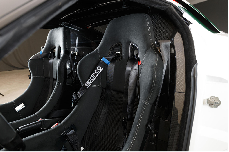 Chiếc xe hiện chỉ mới đi được 3.000 km và sẽ được đấu giá bởi Bonhams trong khuôn khổ sự kiện Retromoblie diễn ra tại Paris tháng 2 tới đây.