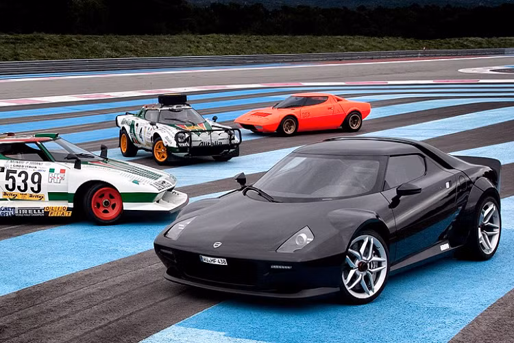 Lancia Stratos HF Stadale mới là phiên bản thương mại của mẫu xe đua Stratos HF. Xe vẫn giữ thiết kế đặc trưng của xe, đi cùng với đó là khối động cơ V6 Dino do Ferrari sản xuất. Khối động cơ này chỉ được cung cấp 500 đơn vị đến Lancia theo chỉ thị của Enzo Ferrari, vì thế chỉ có 492 chiếc Stratos, bao gồm cả xe đua lẫn xe thương mại được sản xuất.