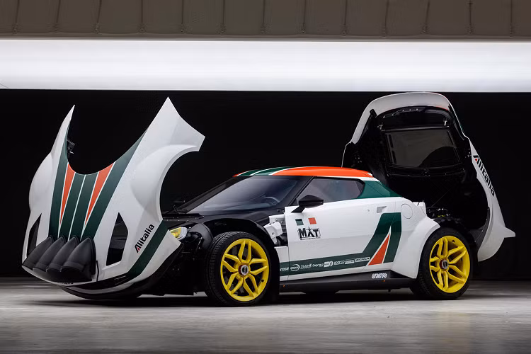 Tuy nhiên, mọi chuyện lại không hề suôn sẻ ở thời điểm đó. Sau khi ra mắt tại Geneva, Hrabelek đã ký hợp đồng với Pininfarina để hoàn thiện chiếc xe này. Cả hai chọn nền tảng của F430 Scuderia để xây dựng chiếc xe và điều này đã làm Luca di Montezemolo, Giám đốc điều hành Ferrari ở thời điểm đó hết sức ấn tượng. Tuy nhiên, hãng siêu xe lại không muốn chia sẻ bất cứ sản phẩm nào của mình cho bên thứ ba chế tạo xe nữa và dự án đã chìm vào quên lãng một thời gian.