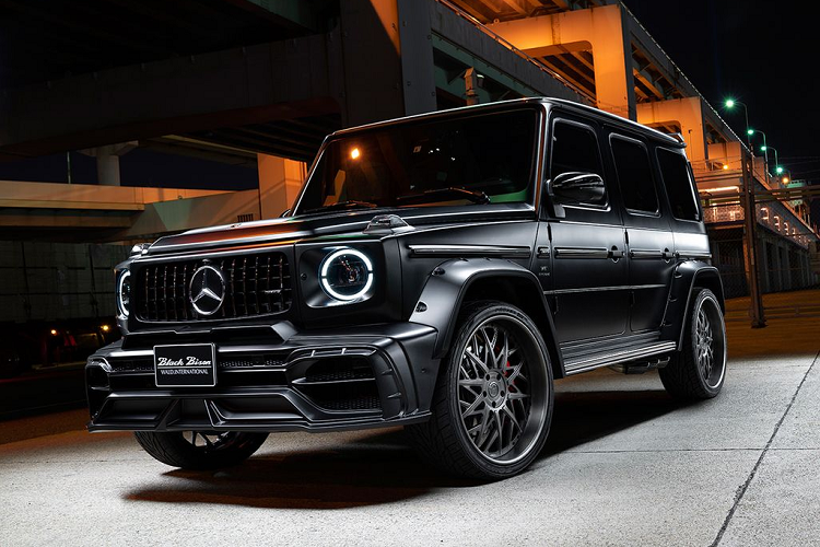 Với mức sức mạnh này, mẫu SUV Mercedes-AMG G63 off-road có khả năng tăng tốc từ 0 lên 100 km/h chỉ trong 4,5 giây, trước khi đạt tốc độ tối đa 220 km/h hay lên tới 240 km/h với gói tùy chọn AMG Driver’s Package.