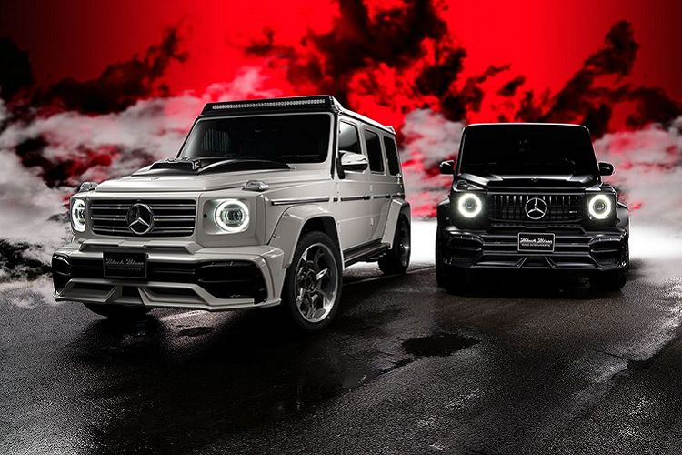 Trong màn tái xuất lần này, Wald đã giới thiệu với thế giới 2 chiếc Mercedes-Benz G-Class độ khủng bao gồm phiên bản “thường” (với lớp sơn trắng) và bản hiệu năng G63 (trong màu sơn đen). Ngoài sự khác biệt này, hai chiếc SUV còn có thể được phân biệt, lần lượt bởi tấm lưới tản nhiệt nguyên bản và kiểu mặt nạ với các nan dọc chuẩn AMG.
