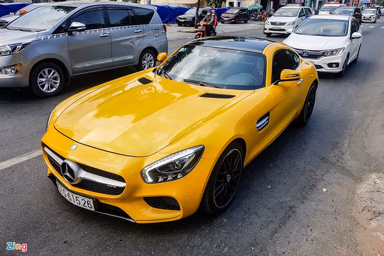 Sau một thời gian "ở ẩn", chiếc AMG GT S màu Vàng Solar Beam đã tái xuất tại TP.HCM. Có thể thấy chiếc xe đang trong tình trạng khá tốt. 