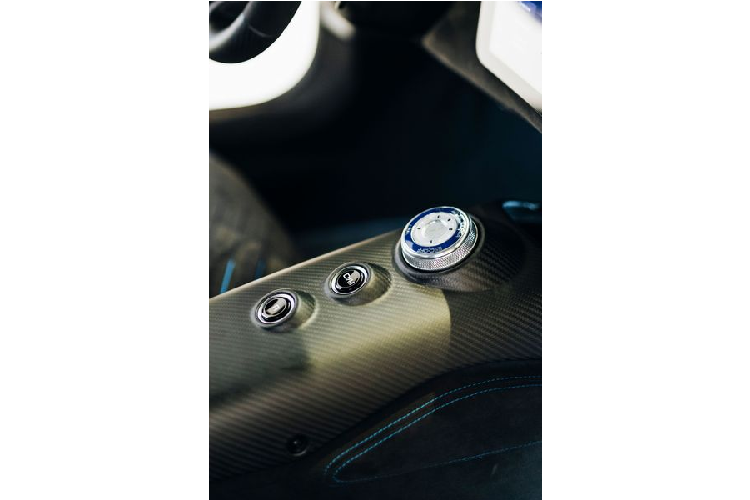 Maserati cho biết trong tương lai hãng sẽ bổ sung thêm một phiên bản Folgore chạy điện của MC20, dự kiến ra mắt dưới dạng model 2023 và có ba động cơ điện tạo ra công suất vượt con số 621 mã lực.