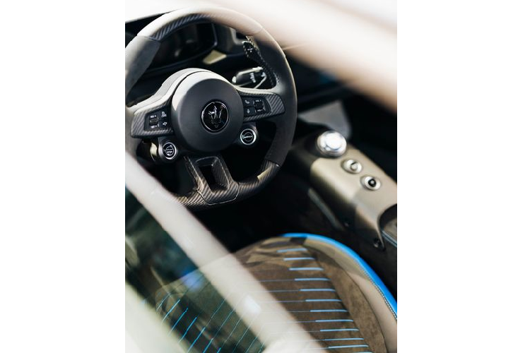 Maserati cho biết trong tương lai hãng sẽ bổ sung thêm một phiên bản Folgore chạy điện của MC20, dự kiến ra mắt dưới dạng model 2023 và có ba động cơ điện tạo ra công suất vượt con số 621 mã lực.