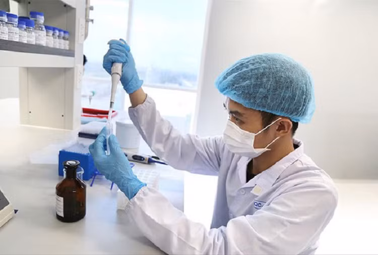 Viet Nam: Se tiem thu vac-xin COVID-19 truoc cho 3 nguoi